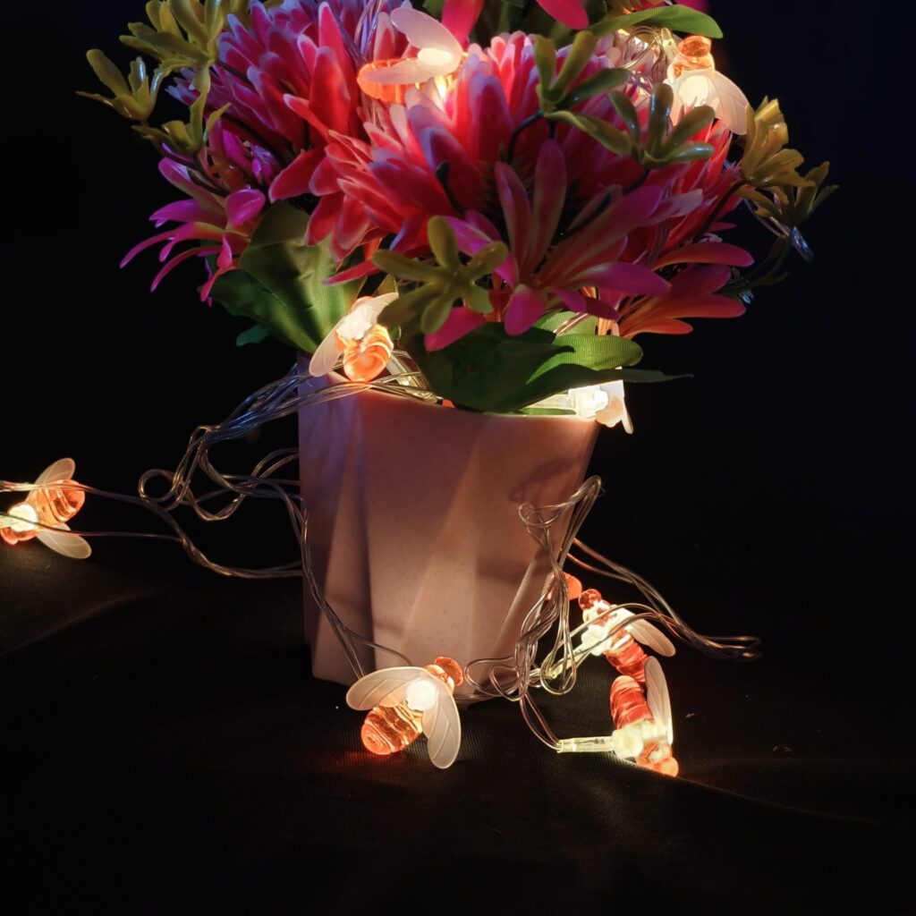 Honey Bee Light Chain.. 14 pcs Honey Bee.. 6.4ft long